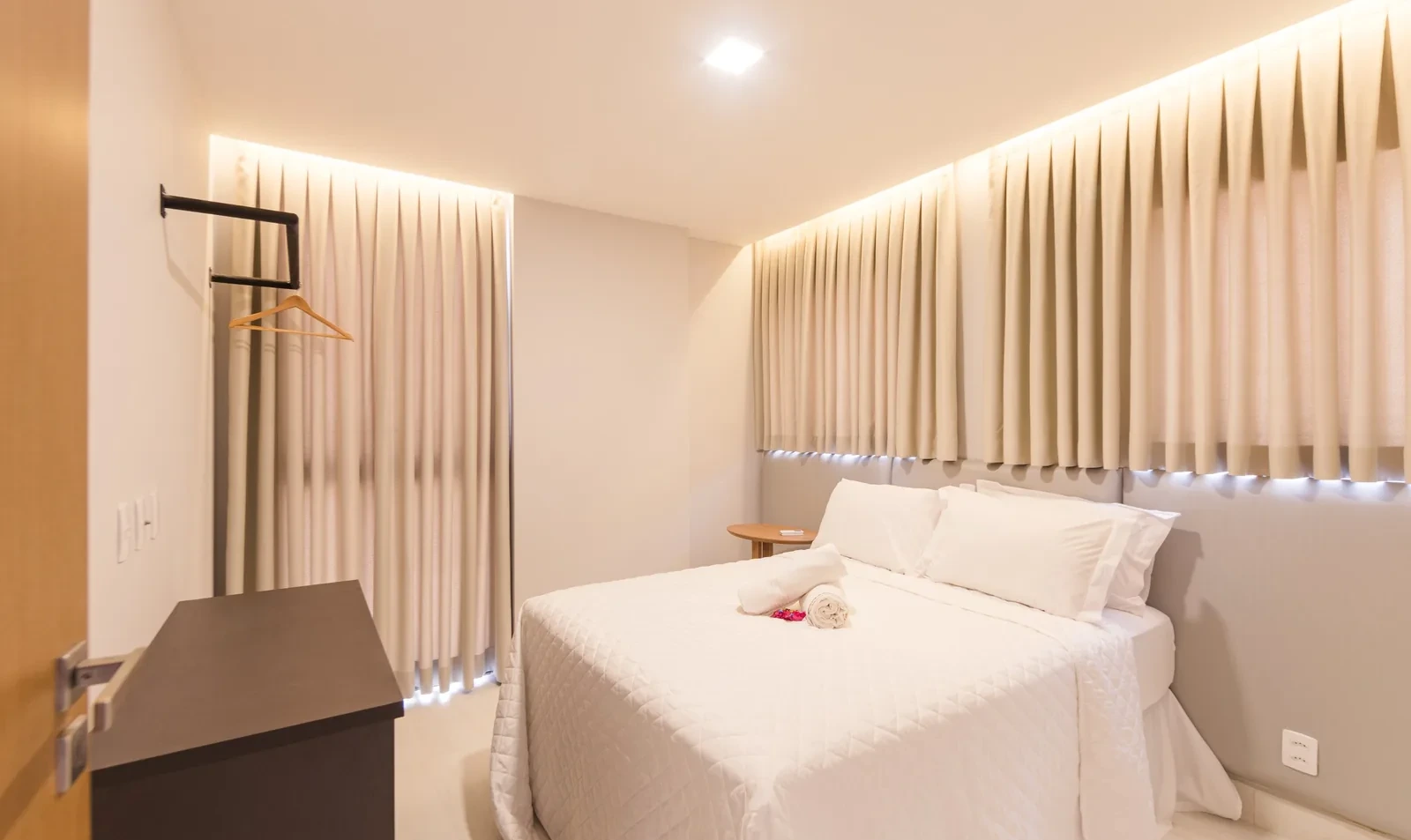 Apartamento Gaudium Flats — segundo quarto e armário