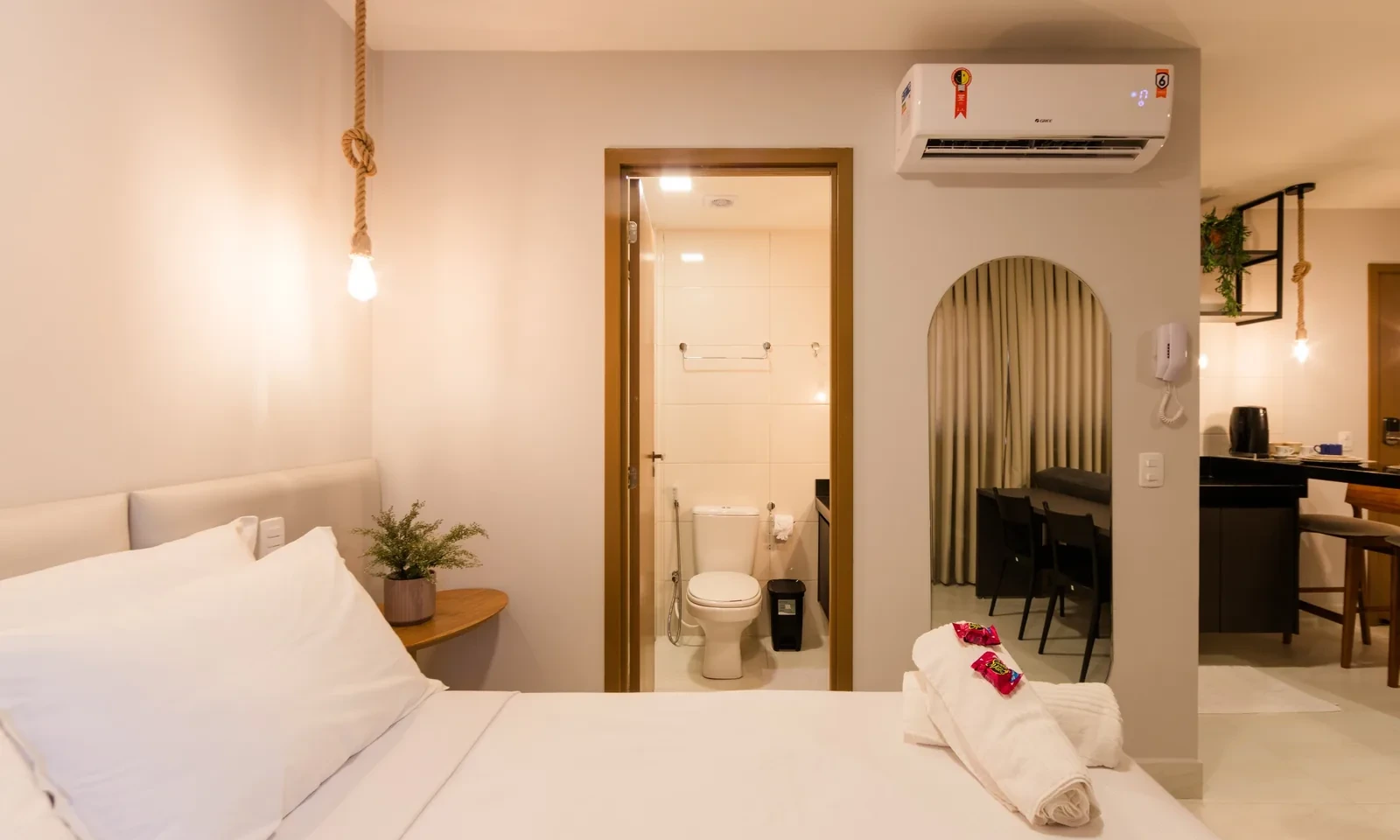 Quarto Duplo Gaudium Flats — cozinha compacta e bancada